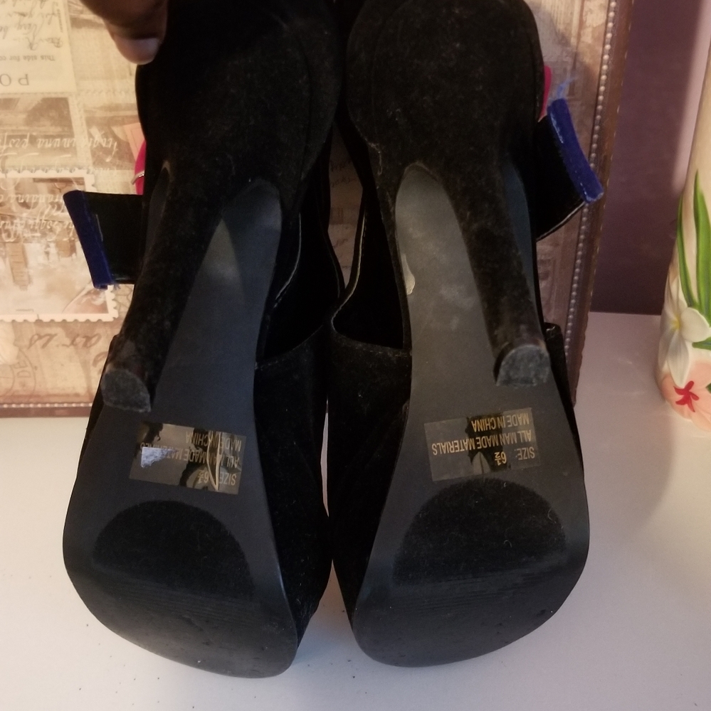 Black heeled boots - Picture 3 of 4